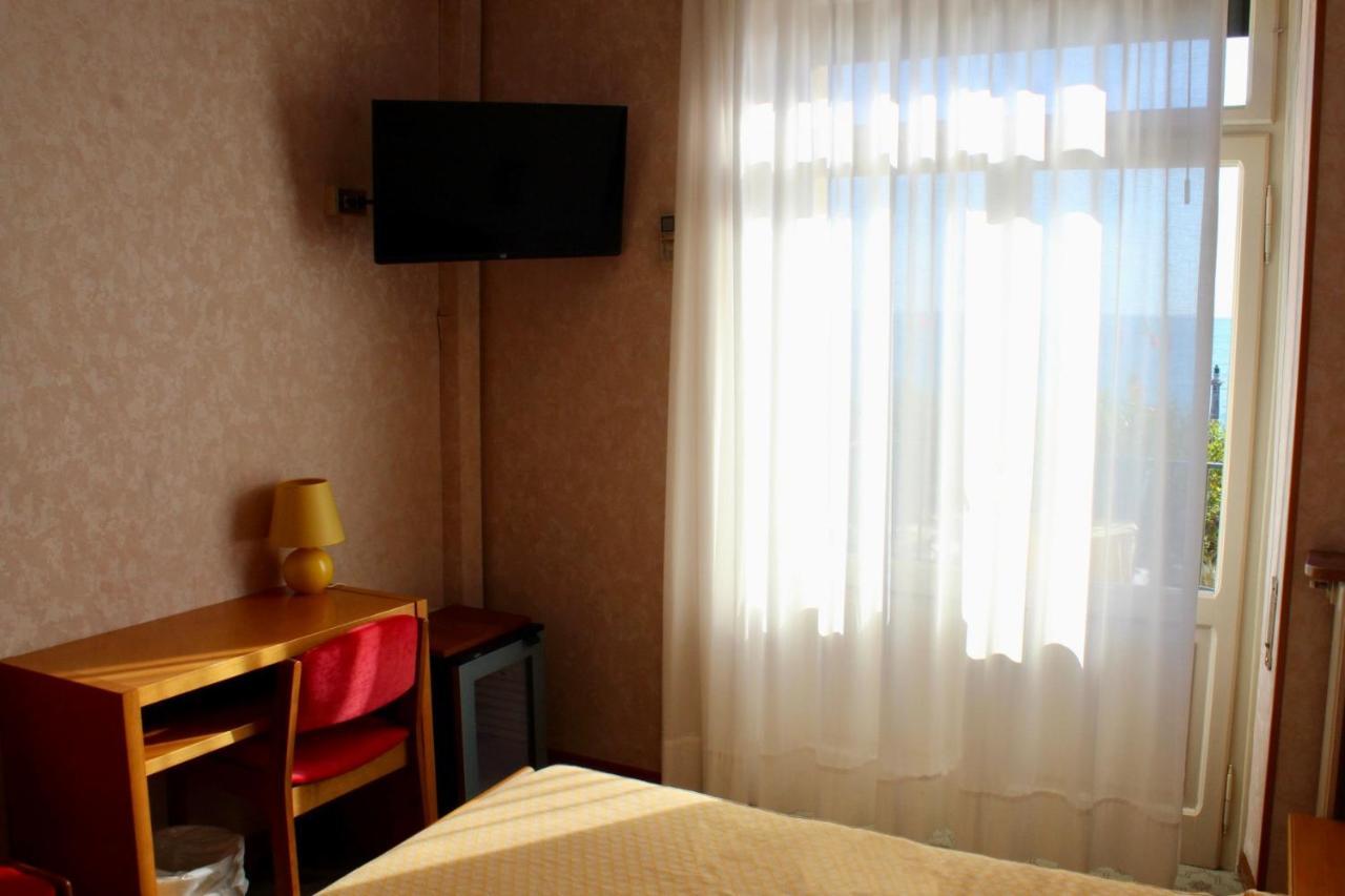 Hotel Tre Corone Garda  Kültér fotó