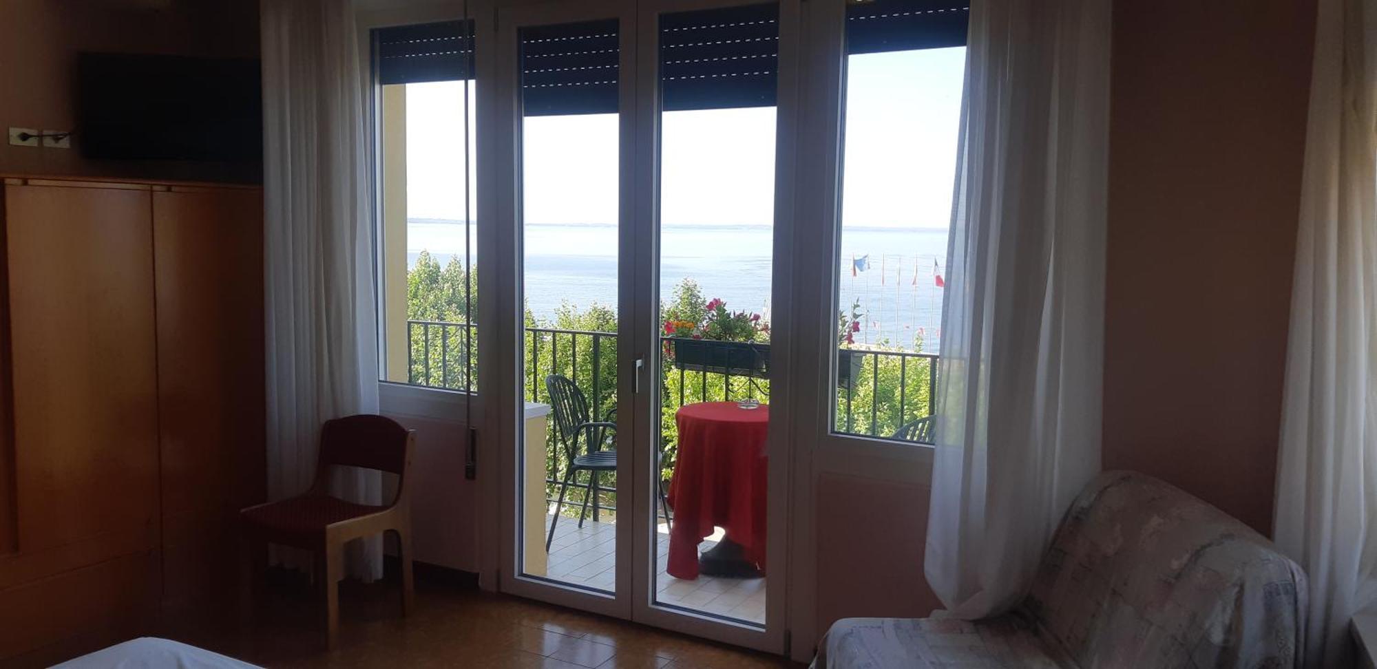 Hotel Tre Corone Garda  Kültér fotó