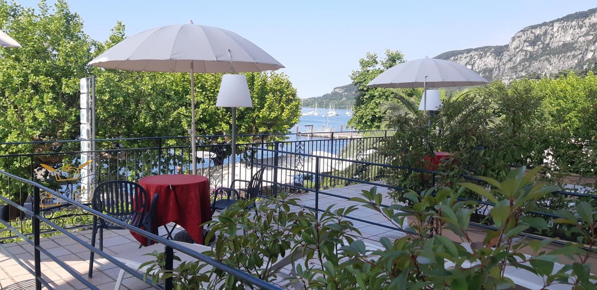Hotel Tre Corone Garda  Kültér fotó